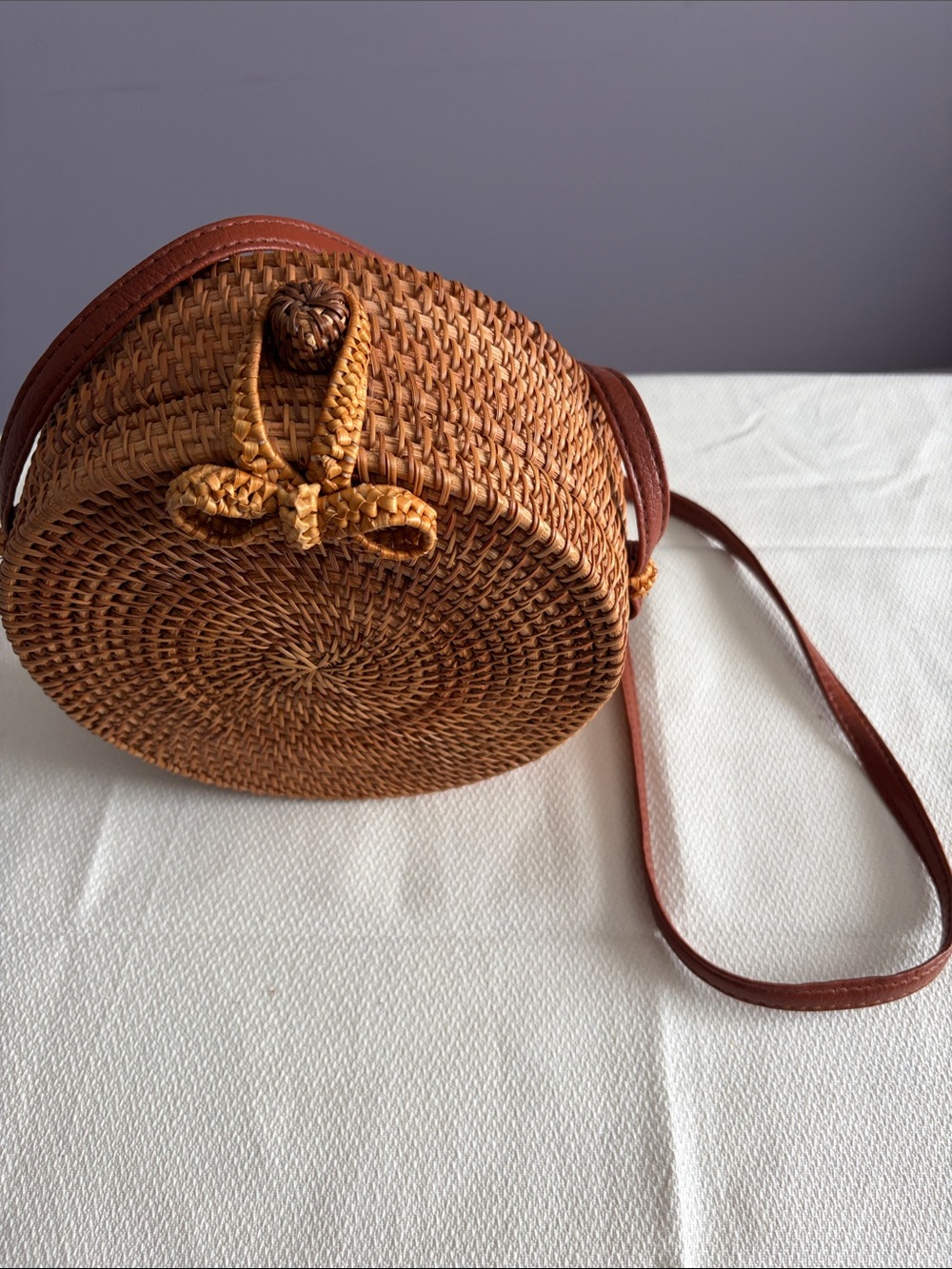 Round Woven Straw Crossbody Bag in Brown